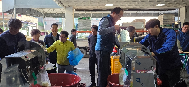 신김포농협 김장철 무채절단기 운영 대표 이미지